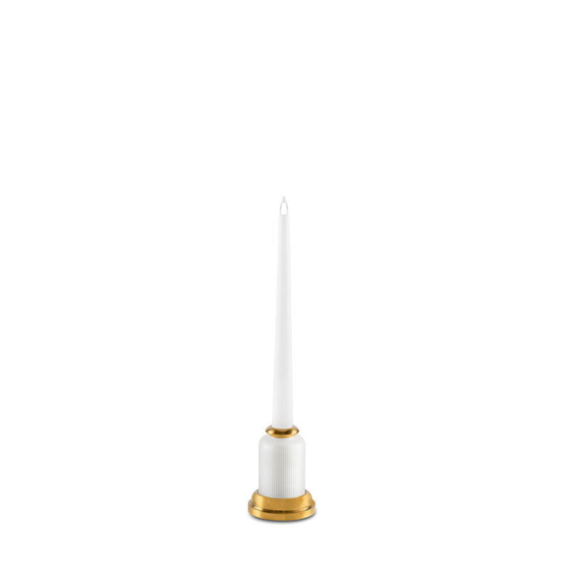 Die Pearls Tischleuchte von Lalique ist ein einzigartiges Produkt aus dem Haus Lalique. Ihr Glaskerze wir per LED Licht über einen schnell aufladbaren Akku gespeist und ist leicht per Hand dimmbar.