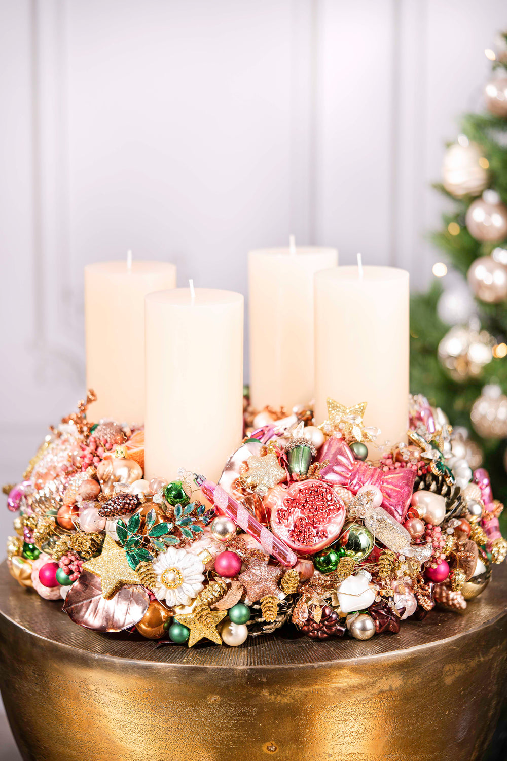 handgefertigter Adventskranz mehrjährig einsetzbar glaskugeln weihnachtsdeko bahlmann münchen creme-weiss in weihnachtlicher deko