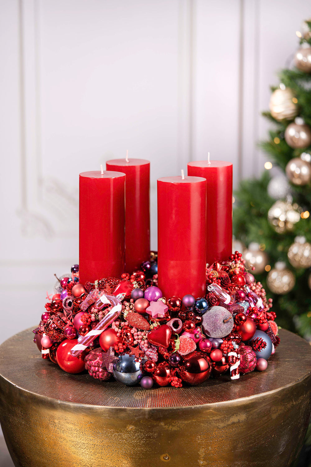 handgefertigter Adventskranz mehrjährig einsetzbar glaskugeln weihnachtsdeko bahlmann münchen rot bordeaux blau in weihnachtlicher Deko