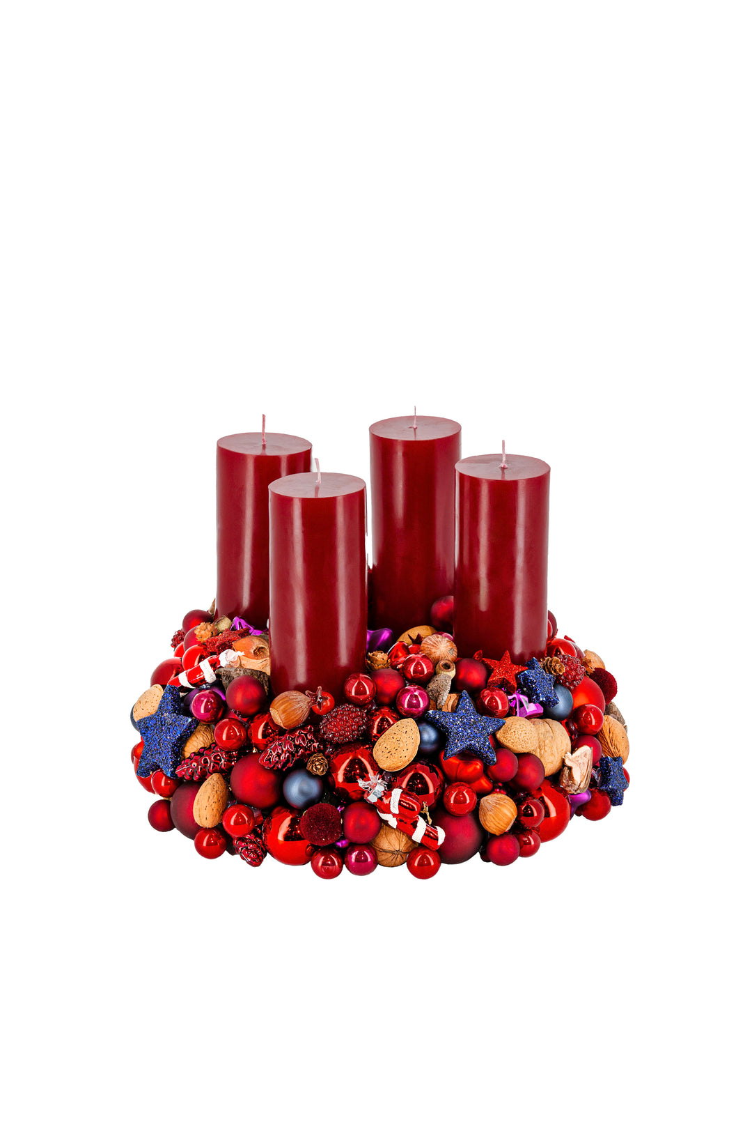 handgefertigter luxus Adventskranz mehrjährig einsetzbar glaskugeln weihnachtsdeko bahlmann münchen rot violett Mandeln Glasfiguren mit Kugeln, Sternen und dunkelroten Kerzen.