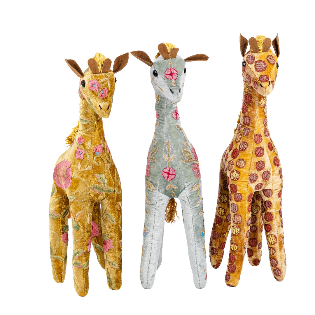 Süßes Giraffen-Kuscheltier bestickt mit Seide Blumen Bahlmann München