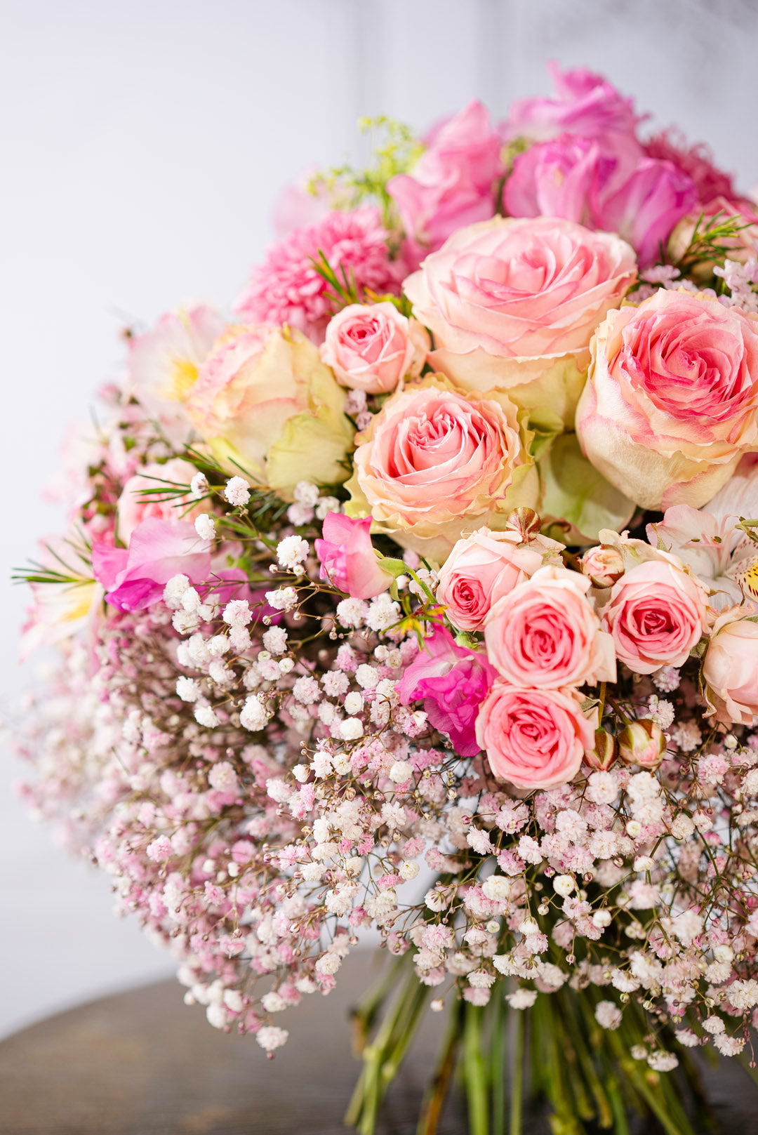 Bahlmann Blumenstrauß PINK CLOUD von Blumen Bahlmann. Nahaufnahme der Rosen, die im Blumenstrauß verarbeitet wurden.