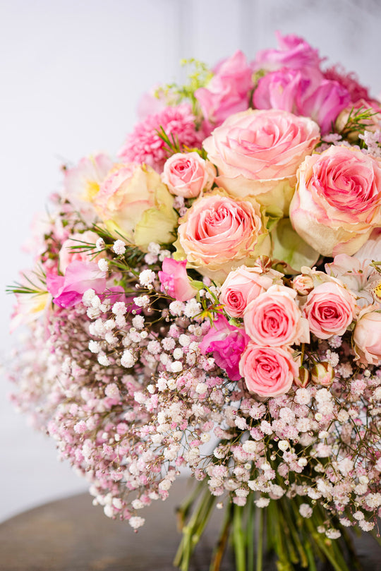 Bahlmann Blumenstrauß PINK CLOUD von Blumen Bahlmann. Nahaufnahme der Rosen, die im Blumenstrauß verarbeitet wurden.