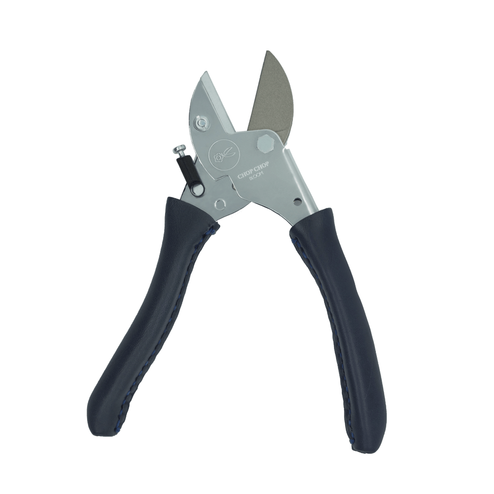 Hochwertige Chop Chop Bloom Gartenschere mit scharfen Klingen und ergonomischem, handgenähtem Ledergriff für präzise Schnitte bei Blumen, Zweigen und Pflanzen im Garten und im Innenbereich. Blumen Bahlmann München