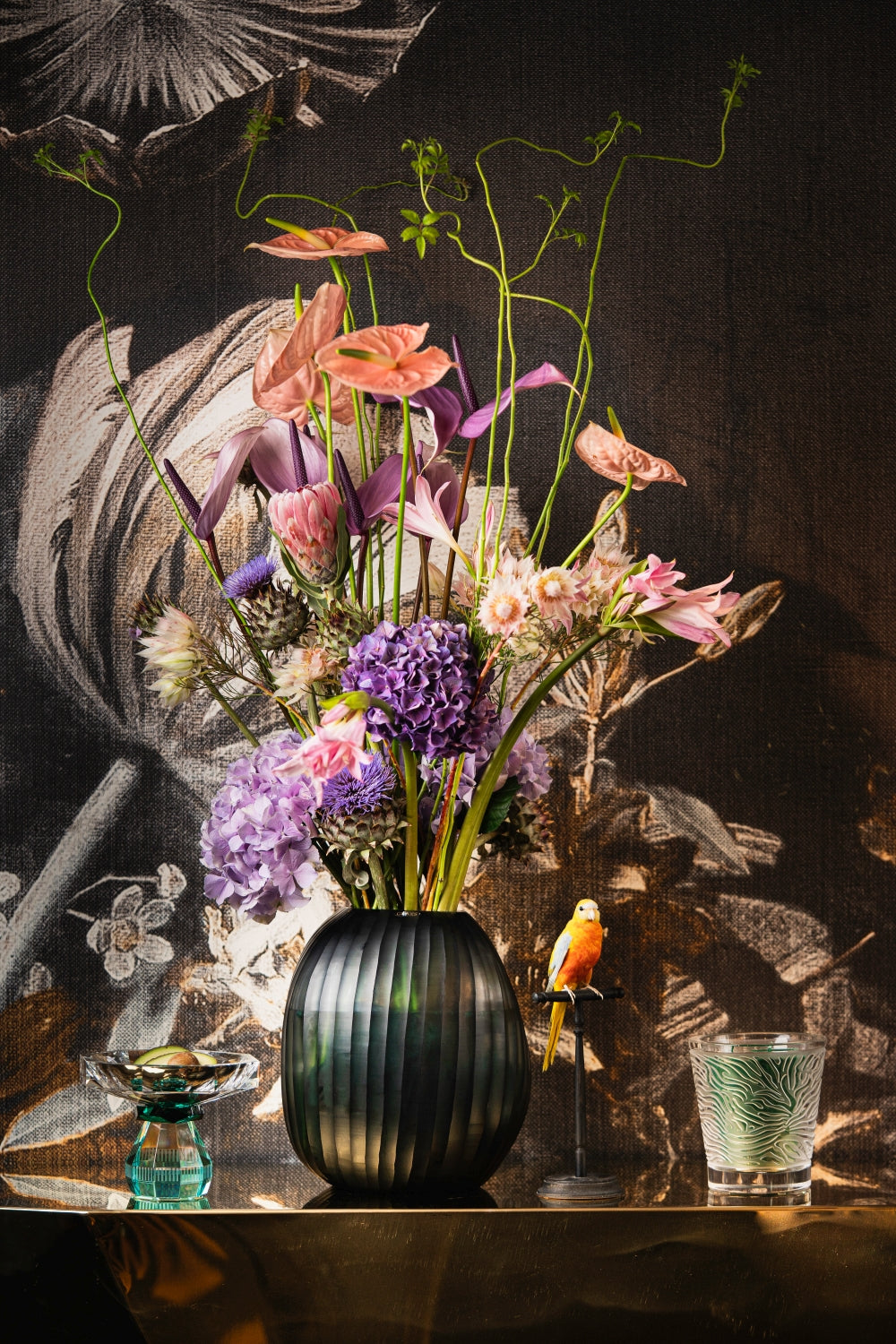 Großes Blumenarrangement mit Blumen in zartem Rosa und Lila für das Bahlmann Blumenabo in München oder für einen Event.