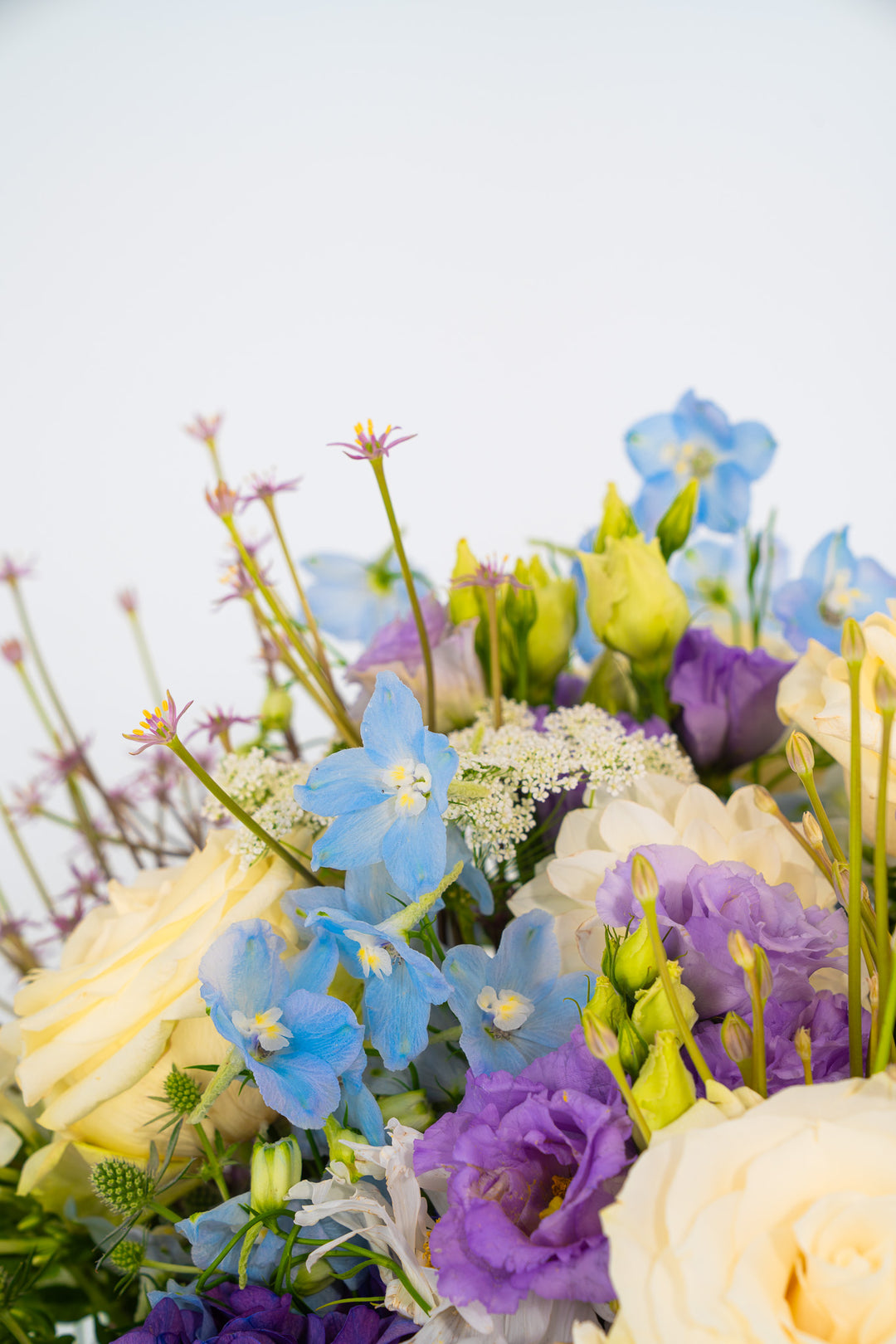 Detailansicht Blumenstrauß "Blütenfülle" in Lila-Weiß – Blumen Bahlmann München