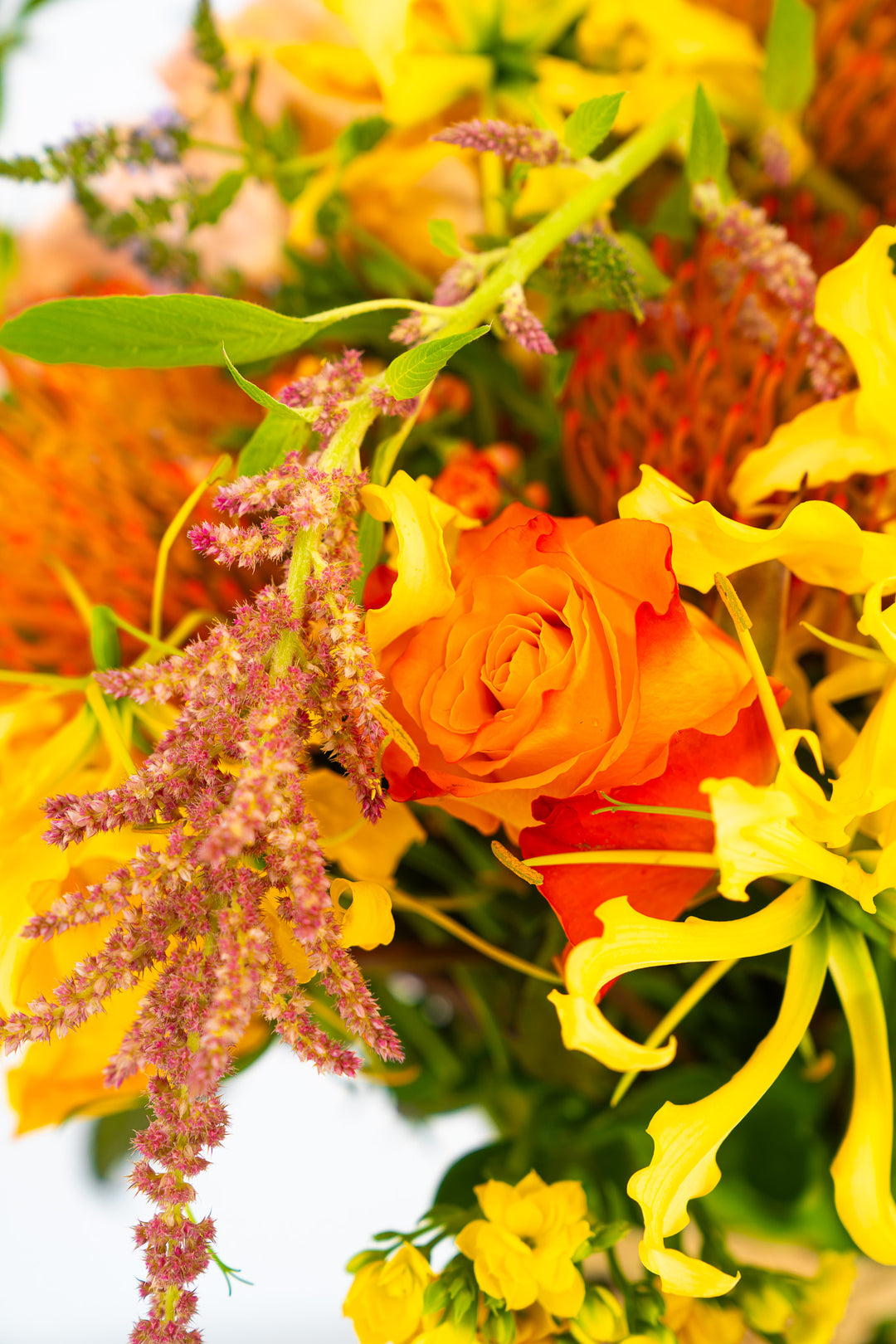 Blumenstrauß "Joy of Color" mit bunter Blütenmischung – Blumen Bahlmann München