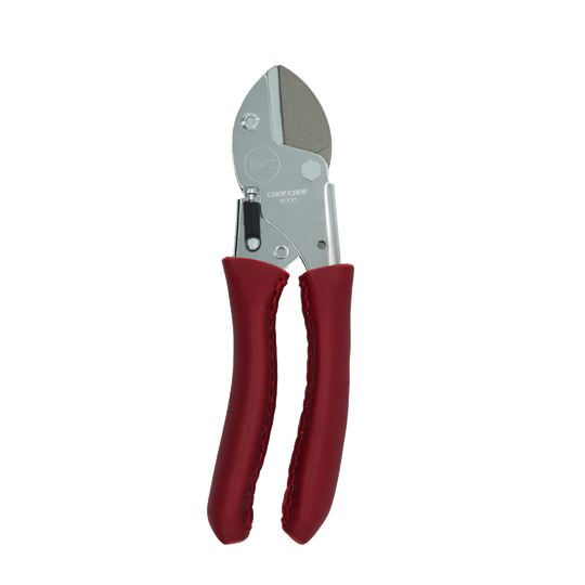 Hochwertige Chop Chop Bloom Gartenschere in Rot mit scharfen Klingen und ergonomischem, handgenähtem Ledergriff für präzise Schnitte bei Blumen, Zweigen und Pflanzen im Garten und im Innenbereich. Blumen Bahlmann München