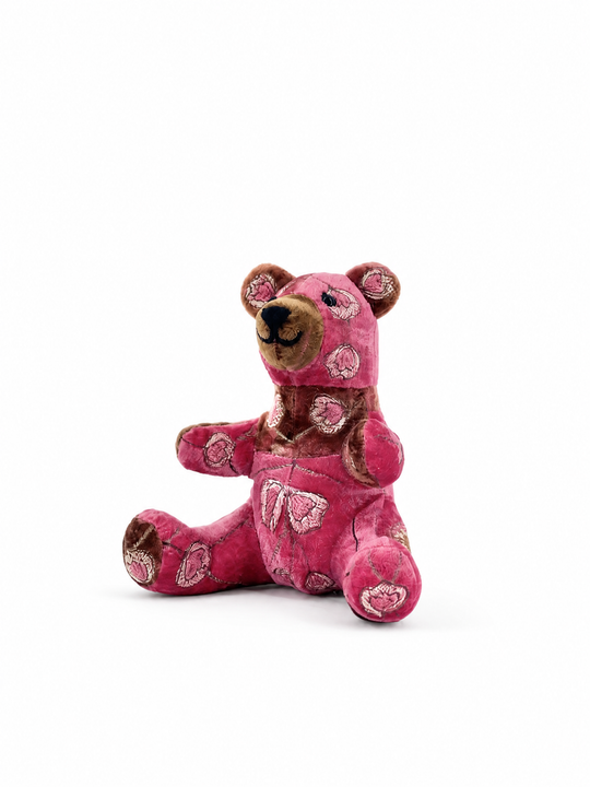 Anke Drechsel Deko-Teddybär klein aus Samt in Burgunderrot mit rankenförmiger floraler Stickerei in Braun und Grün – Blumen Bahlmann München