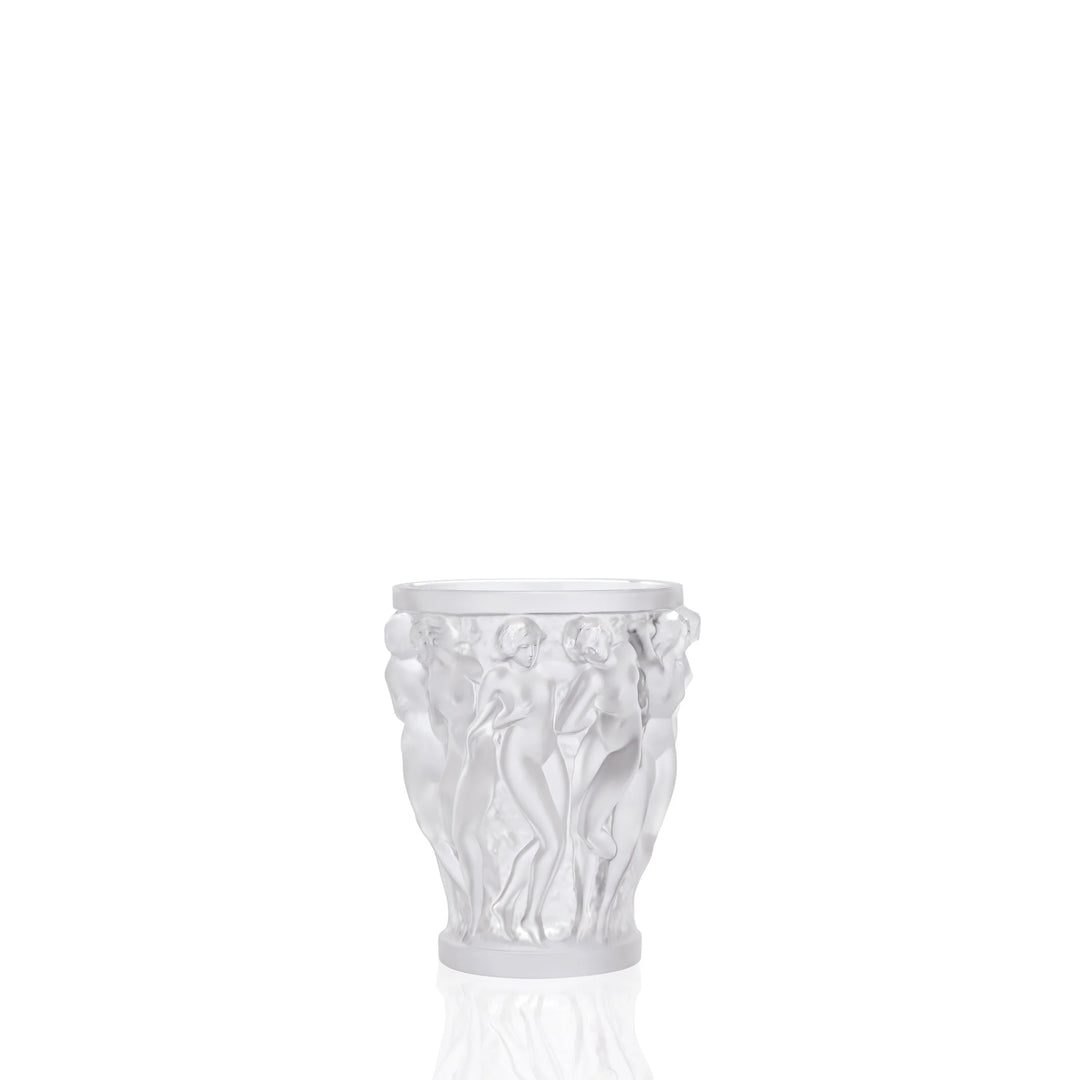 Bacchantes small Vase, Kristall klar von Lalique, Paris. Das ikonische Design zeigt die jungen Priesterinnen des Bacchus mit ihrer üppigen Schönheit. Blumen Bahlmann München