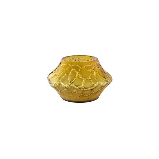 Die Lalique Vase Caldera spiegelt die Natur und ihre Konturen wider, verziert mit einem feinen Rissmuster, das an die ständig wechselnde Natur erinnert. Die perfekte Dekoration für ihr Zuhause. Blumen Bahlmann München