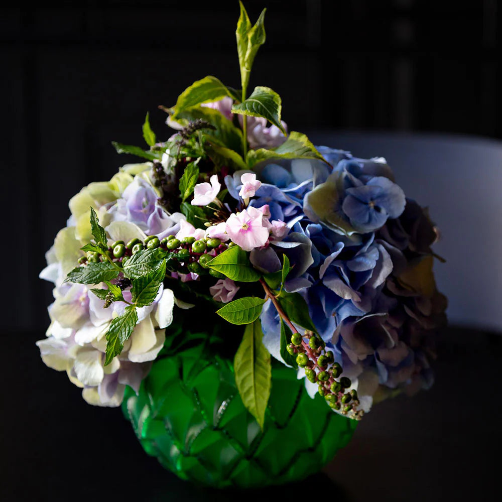 Die Vase Languedoc bringt die Atmosphäre der gleichnamigen Region Südfrankreichs zu Ihnen nach Hause. Blumen Bahlmann München