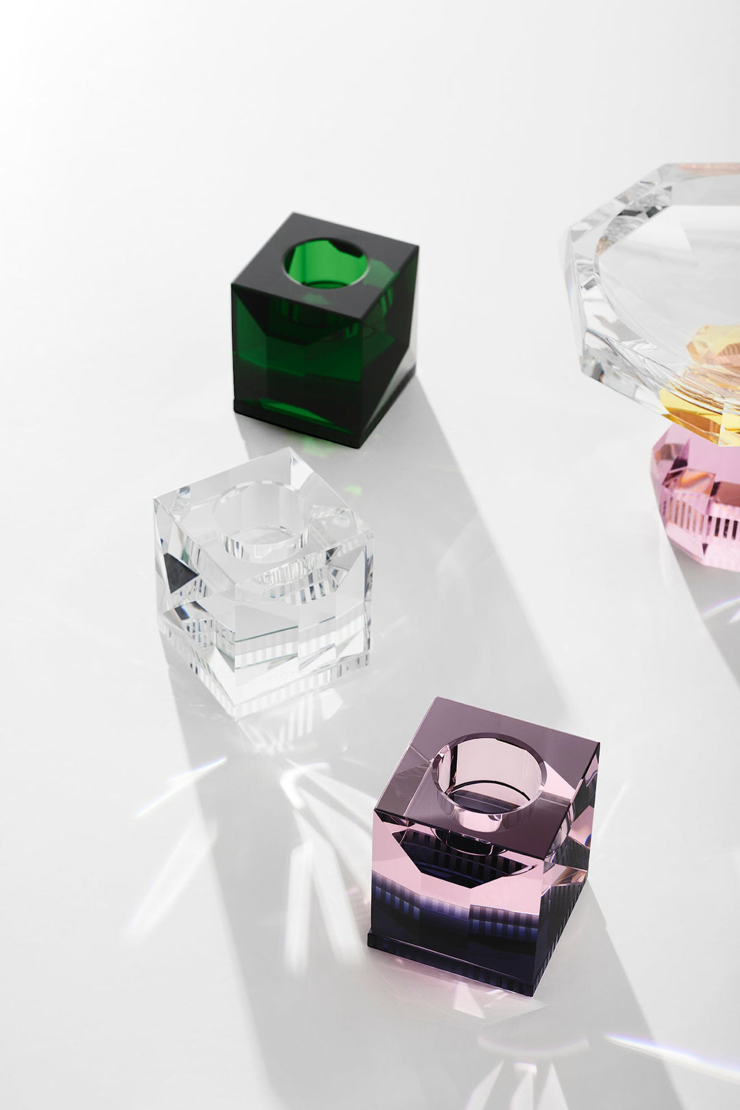 Luxuriöser Ophelia Tealight Holder von Reflections Copenhagen mit geometrischem Kristalldesign – Blumen Bahlmann München