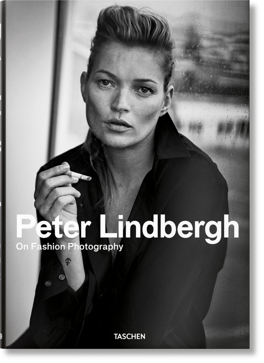 Bildband „Peter Lindbergh. On Fashion Photography“ aus dem TASCHEN Verlag – ikonische Schwarzweiß-Fotografien internationaler Topmodels und Modekampagnen, hochwertig gebunden im XL-Format. Blumen Bahlmann München