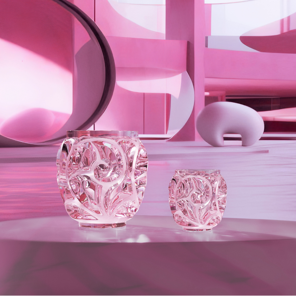 Die Lalique Tourbillon Kristallglas pink ist die perfekte Dekoration und sorgt mit ihrem außergewöhnlichem Design für viel Interpretationsspielraum Blumen Bahlmann München