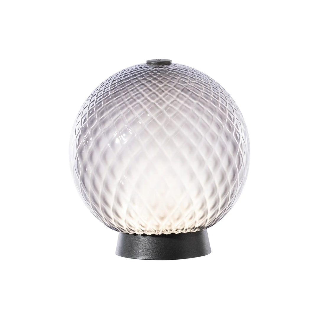 Venini Balloton Luce Vase aus mundgeblasenem Muranoglas in zartem Violett mit charakteristischer Reliefstruktur und eleganter, skulpturaler Form. Blumen Bahlmann München.