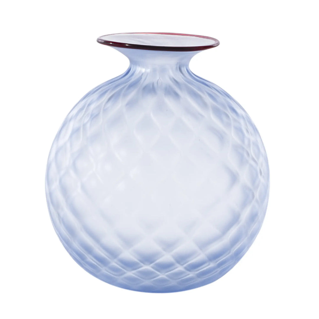 Diese Vase von Venini ist nicht nur ein Blickfang, sondern auch Ausdruck erlesener Handwerkskunst, die jeden Raum stilvoll bereichert. Blumen Bahlmann München