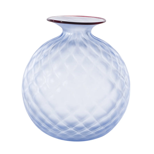 Diese Vase von Venini ist nicht nur ein Blickfang, sondern auch Ausdruck erlesener Handwerkskunst, die jeden Raum stilvoll bereichert. Blumen Bahlmann München