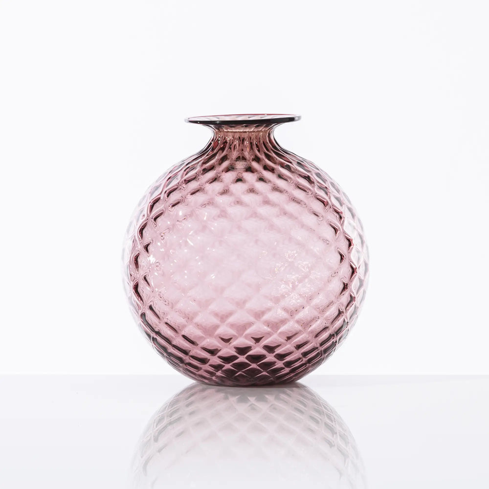 Kleine Venini Monofiori Balloton Glasvase in Violett mit bauchiger Form, schmaler Öffnung und charakteristischem Balloton-Muster. Blumen Bahlmann München