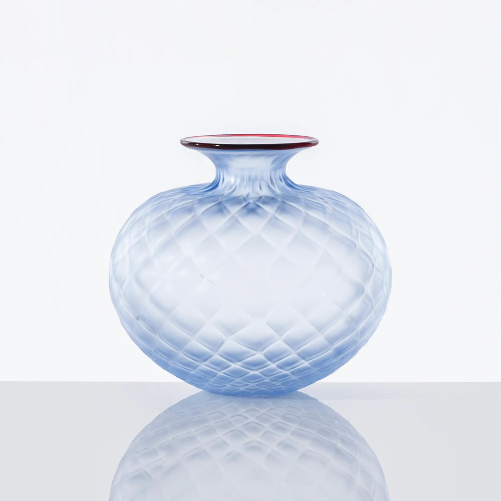 Diese außergewöhnliche Vase von Venini bringt stilvolle Akzente in Ihr Zuhause und eignet sich perfekt als exklusives Geschenk. Blumen Bahlmann München