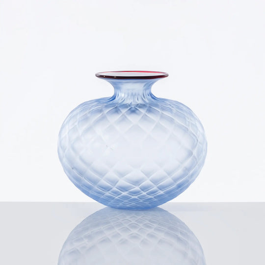 Diese außergewöhnliche Vase von Venini bringt stilvolle Akzente in Ihr Zuhause und eignet sich perfekt als exklusives Geschenk. Blumen Bahlmann München