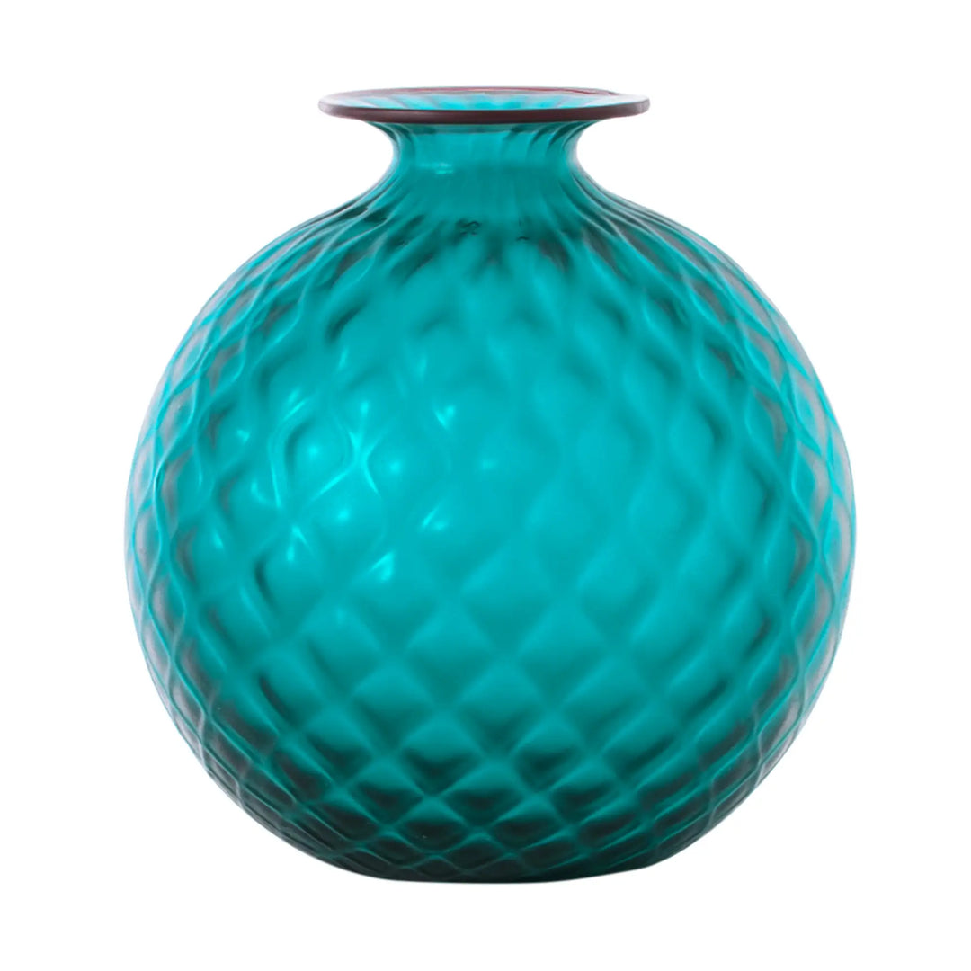 Diese Vase ist nicht nur ein Blickfang, sondern auch Ausdruck erlesener Handwerkskunst, die jeden Raum stilvoll bereichert. Blumen Bahlmann München