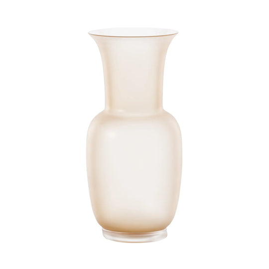 Venini Opalino Vase aus mundgeblasenem Muranoglas in der Farbe Pesca mit schlanker, zeitloser Silhouette und mattierter Oberfläche. Blumen Bahlmann München.